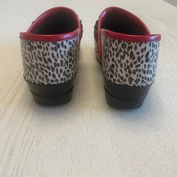 Koi by Sanita Professional Poppy Leopard Clogs Sz 38 - Picture 6 of 8